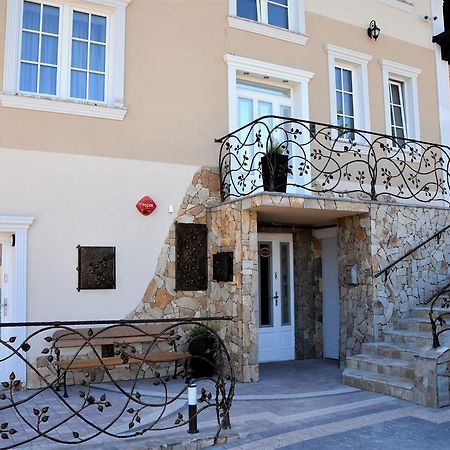 Willa Rozana - Apartamenty I Pokoje Goscinne Sandomierz Luaran gambar