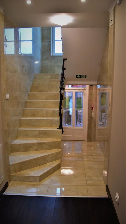 Willa Rozana - Apartamenty I Pokoje Goscinne Sandomierz Luaran gambar