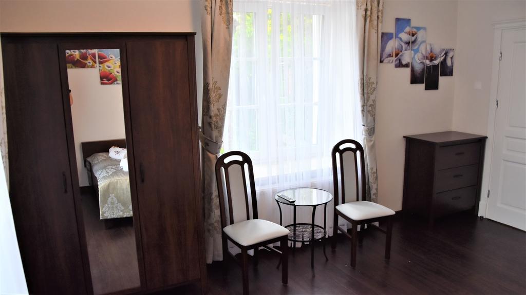 Willa Rozana - Apartamenty I Pokoje Goscinne Sandomierz Luaran gambar